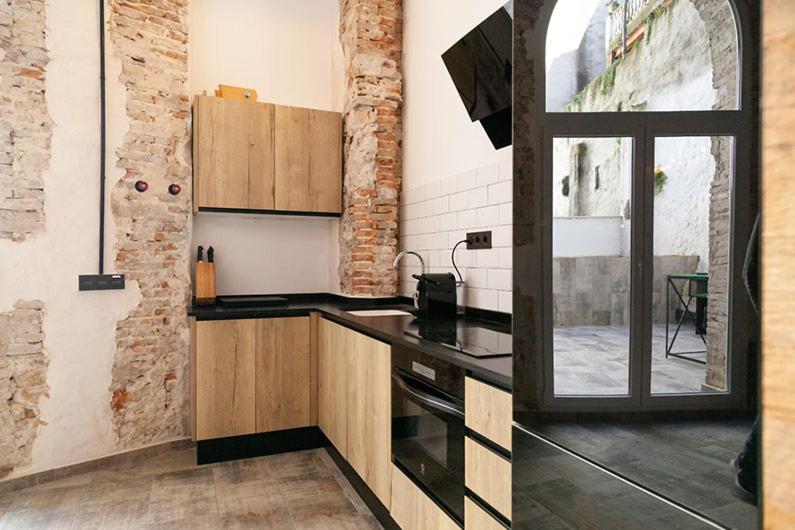 Apartamentos Bocairenthomes, En Pleno Centro De Bocairent, Con Pequena Piscina Y Parking Privado Exterior photo