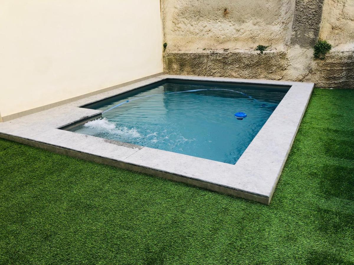 Apartamentos Bocairenthomes, En Pleno Centro De Bocairent, Con Pequena Piscina Y Parking Privado Exterior photo