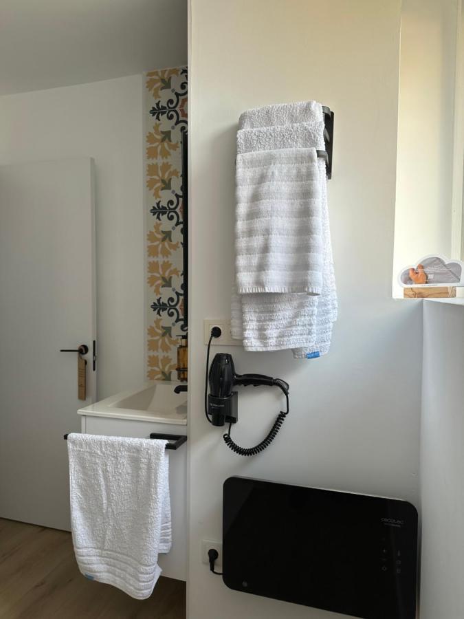 Apartamentos Bocairenthomes, En Pleno Centro De Bocairent, Con Pequena Piscina Y Parking Privado Exterior photo