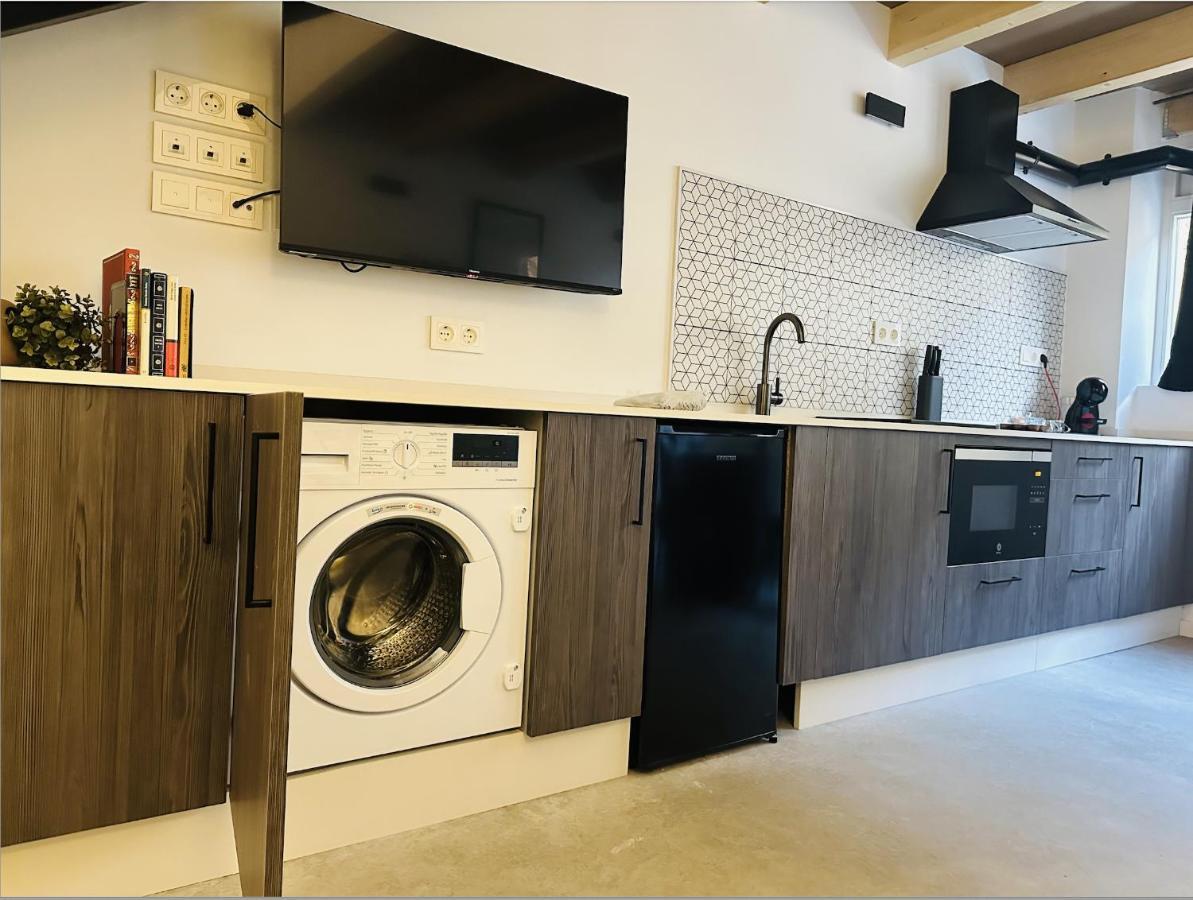 Apartamentos Bocairenthomes, En Pleno Centro De Bocairent, Con Pequena Piscina Y Parking Privado Exterior photo